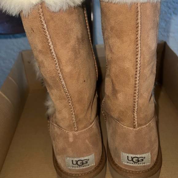 Ugg Wonen’s Bailey Button Triplet Boot - Picture 6 of 12
